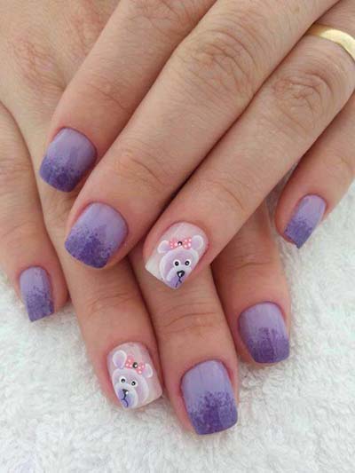 素敵なデザインのネイルを貼るトピ
