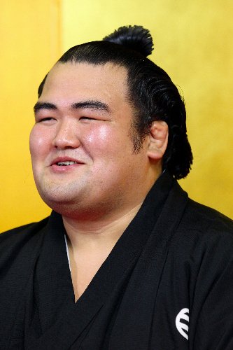 琴奨菊が「YouTubeで取って聞きました」と発言、違法ダウンロードの可能性も