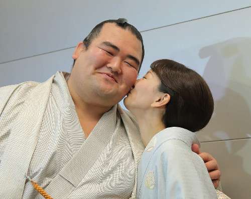琴奨菊の「YouTubeで取って聞きました」発言に違法ダウンロードの可能性 - ライブドアニュース