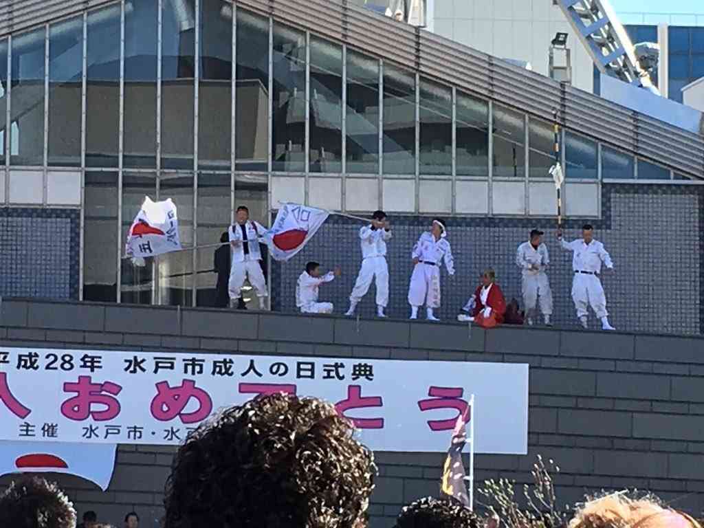 大暴れした後に意外な行動…茨城県水戸市の成人式に出席したヤンキー達が話題に