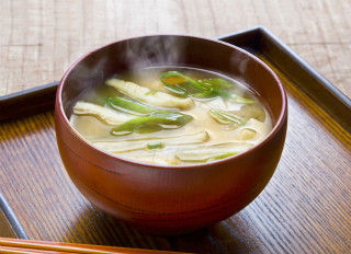 乳酸菌入りのみそ汁が発売　お湯を注げば1杯あたり100億個の菌が摂取可