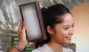 顔、ティッシュ箱より小さいですか？