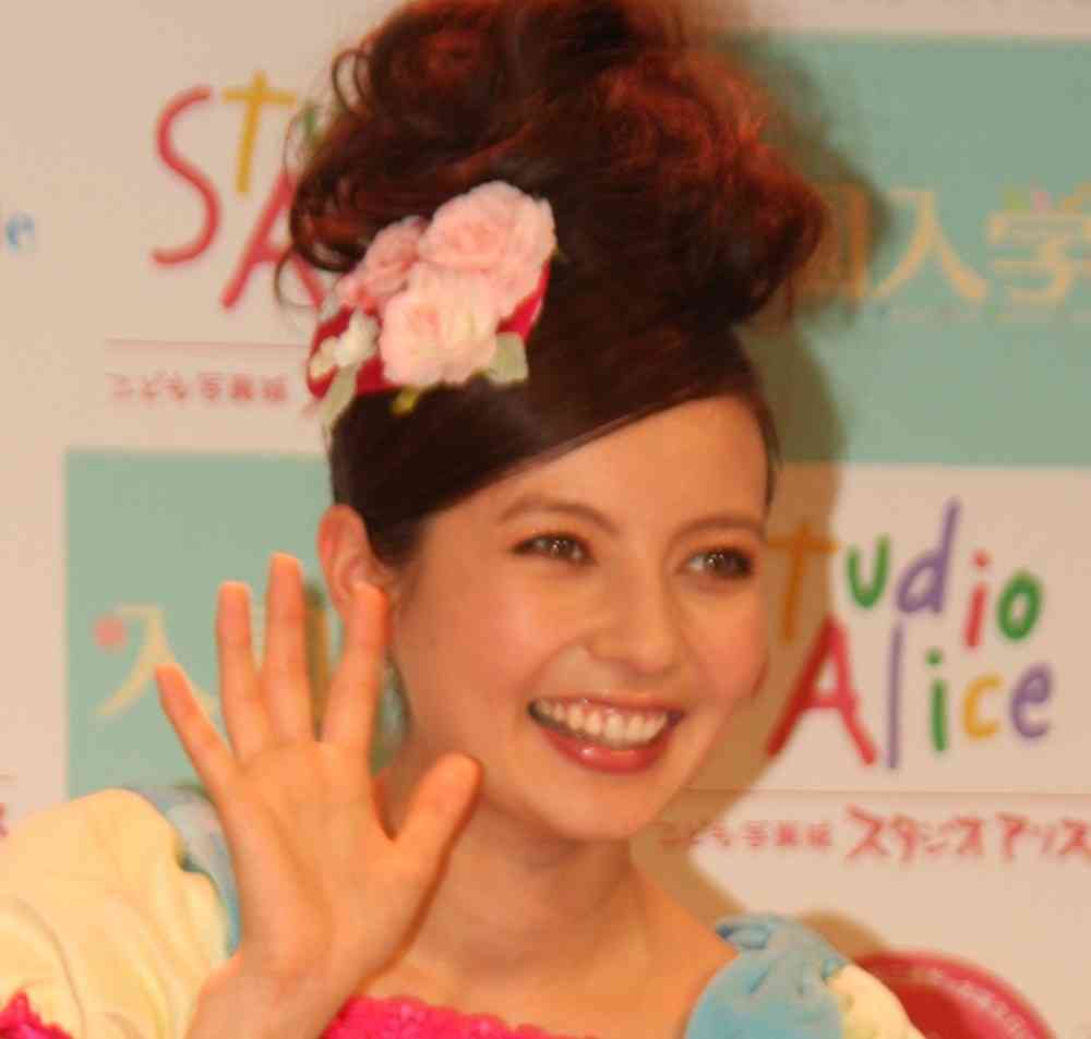 「不倫騒動」で次々スポンサー離れ　ベッキーの芸能人生、終わったのか : J-CASTニュース
