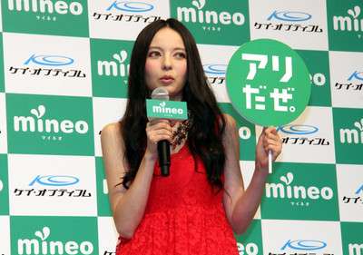 ベッキー、裏の顔と不遜ぶりが露呈…飲み物冷たくてADに激怒、機内で一般人に舌打ち