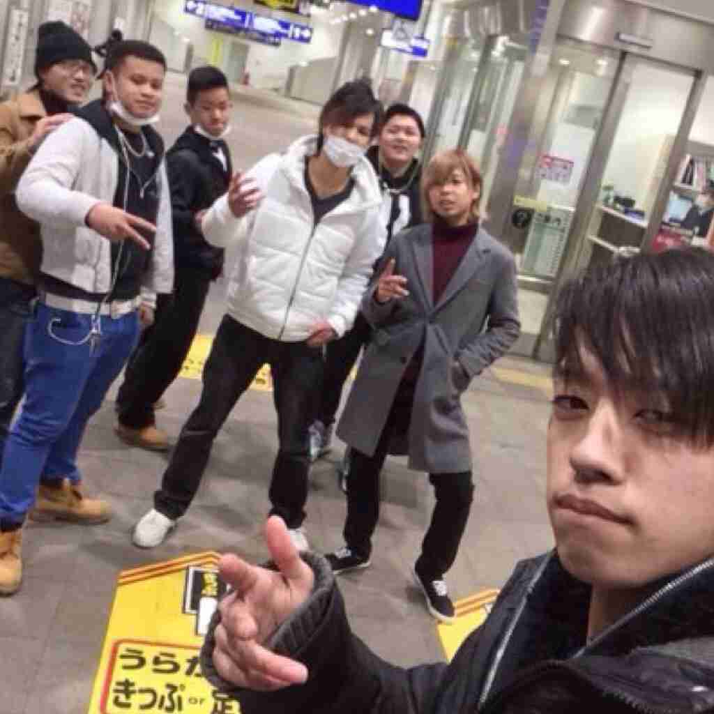新年早々バカッター、電車の中で下半身モロだし迷惑行為した写真をTwitterに投稿