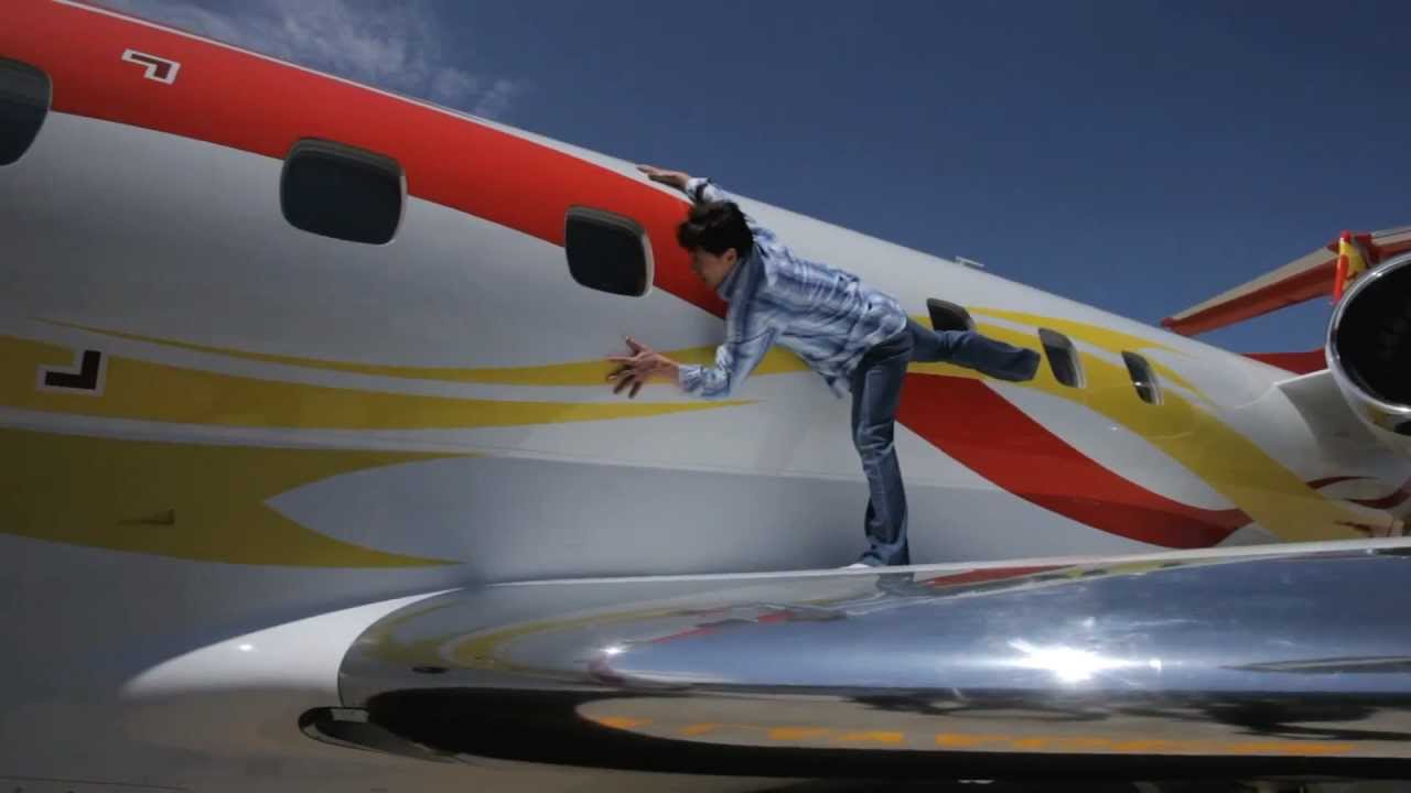 Jackie Chan and his New Plane (Embraer Legacy 650) - Full HD - YouTube