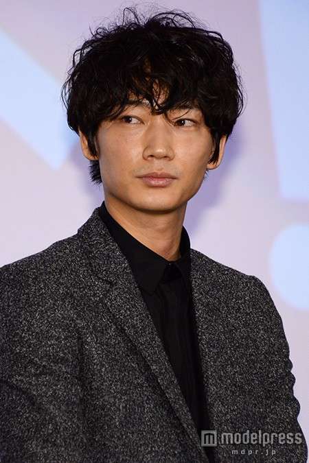綾野剛の金髪姿に反響 ワンオクTaka＆RAD野田がバースデー祝福