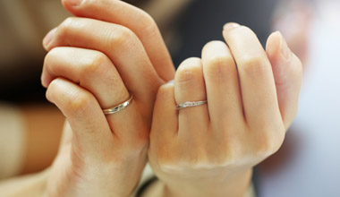 どうして結婚指輪をつけないといけないんですか？憤りを覚える女性も…