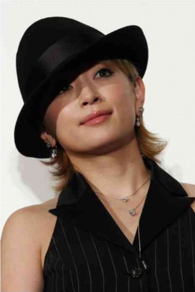 スリップ、ビキニ…浜崎あゆみのインスタに「痛い」の声 （日刊ゲンダイ） - Yahoo!ニュース