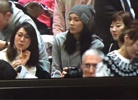 秋元才加が大島優子、田名部生来と相撲観戦 テレビに映りこむ