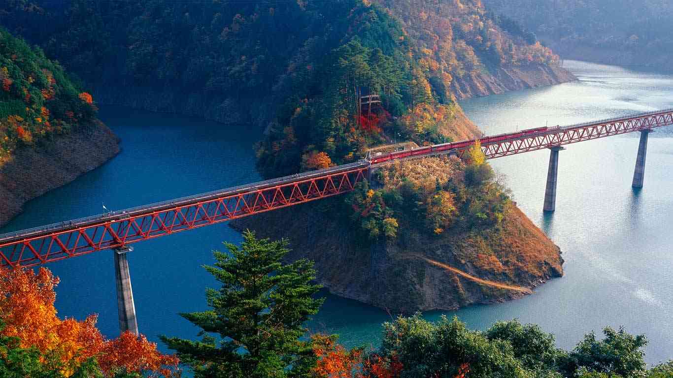 死ぬまでに一度は見たい!思わず感動する日本国内の“神秘的な池”5選