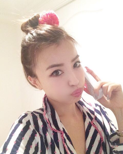 平子理沙、アイドルに負けない超ミニ姿披露