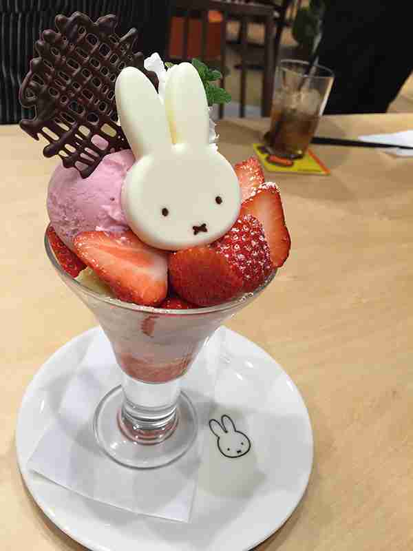 美味しそうなパフェの画像ください！