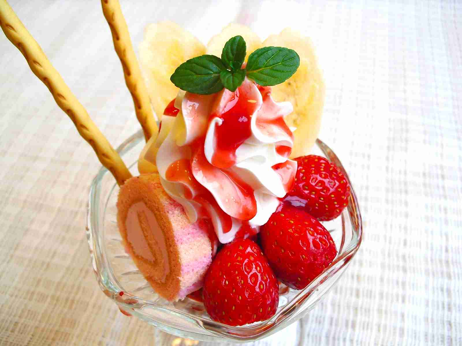 美味しそうなパフェの画像ください！