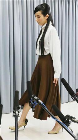 ベッキー、謝罪会見の衣装に批判噴出のワケ　ネット民から「宣戦布告？」の声も - ライブドアニュース