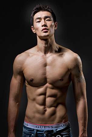 松田翔太、上半身裸の自撮りにファン興奮「イケメンすぎ」「色気ぷんぷん」