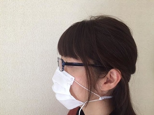 「耳に掛けないマスク」を開発、長時間かけても耳が痛くならない！