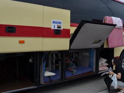 酷い！長距離深夜バスの運転手の仮眠室が走る棺桶のよう！と話題に