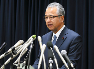 甘利明経済再生相が辞任を表明