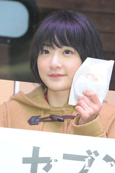 乃木坂46・秋元真夏が橋本環奈に勝利宣言「私は1万年に一度の逸材」