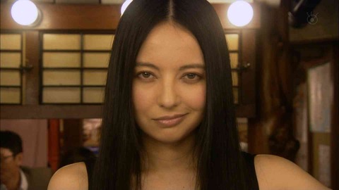 ベッキー、裏の顔と不遜ぶりが露呈…飲み物冷たくてADに激怒、機内で一般人に舌打ち