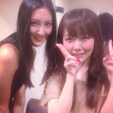 菜々緒と加藤諒 『怪盗 山猫』オフショットに「顔の大きさが!」