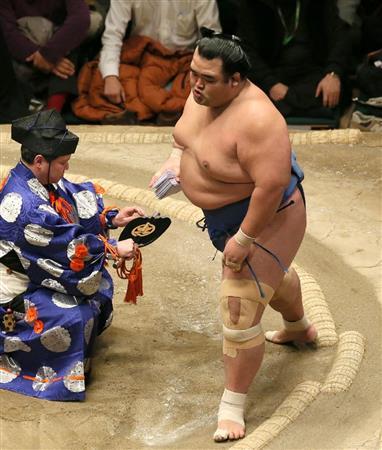 北の富士氏、舞う座布団に「カツラがずれた」　１０年ぶり日本出身力士Ｖ前進に大喜び （サンケイスポーツ） - Yahoo!ニュース