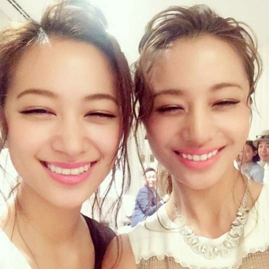 高橋メアリージュン、妹・高橋ユウとそっくりすぎるツーショット公開