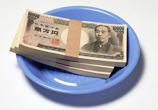 旦那の年収はどのくらいですか？