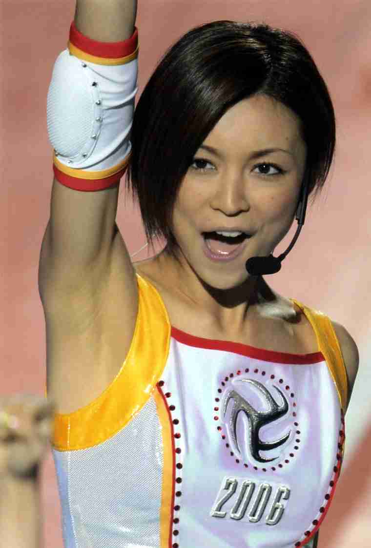 安倍なつみを祝福する吉澤ひとみの顔が「日本エレキテル連合」？　“モーニング妻”結成の可能性は…
