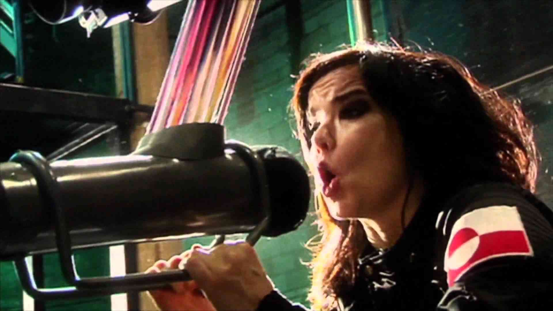 Björk - Declare Independence - YouTube