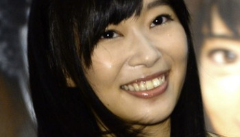 HKT48指原莉乃の美脚ショットに心配の声「さっしーはいてますか!?」