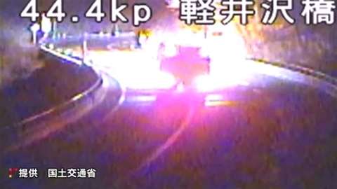 軽井沢バス事故 直前の映像公開、猛スピードで蛇行か
