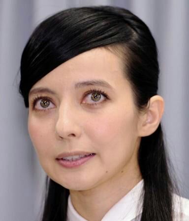 ベッキー、裏の顔と不遜ぶりが露呈…飲み物冷たくてADに激怒、機内で一般人に舌打ち