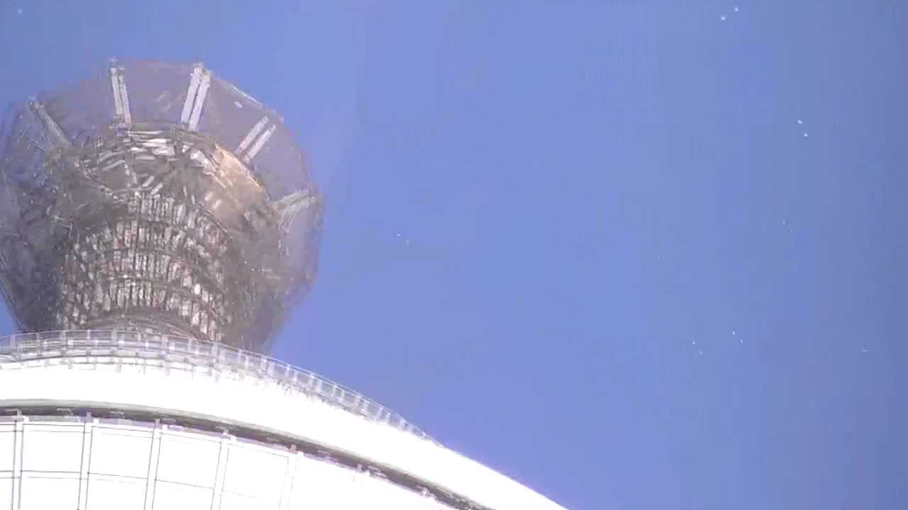 東京スカイツリー 【落雪】ショー！？ （2012･0124) - YouTube