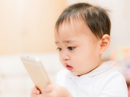 「0歳児の71％がスマホ使用」に衝撃