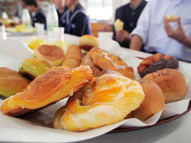 パンやバナナを中学校が提供 朝食とれない生徒へ食の大切さを伝える【福岡】