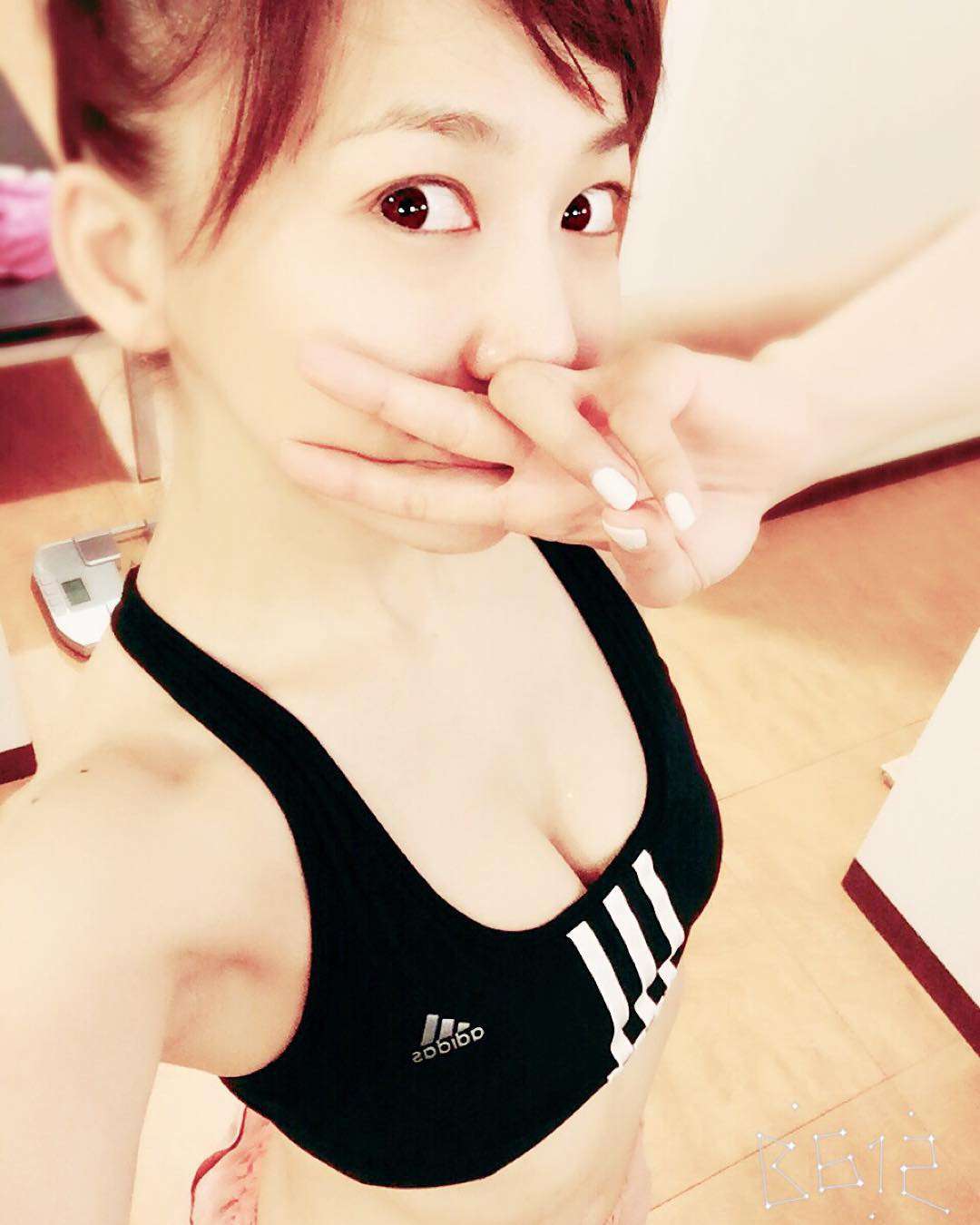 華原朋美、男友達のリクエストで美尻披露！「ぶっ飛んだ写真載せろとゆうから」