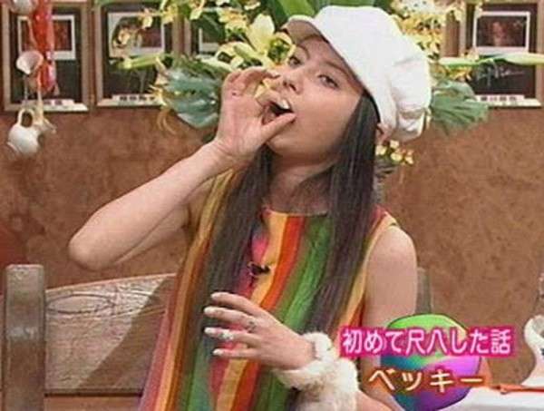 ベッキー、裏の顔と不遜ぶりが露呈…飲み物冷たくてADに激怒、機内で一般人に舌打ち