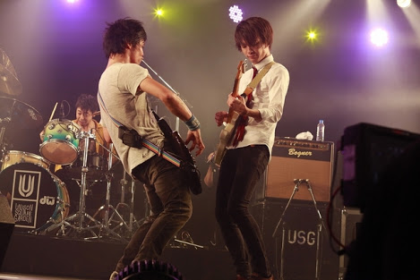 好きなアーティストのLIVE中の画像を貼るトピ