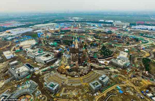 中国ディズニーランドついに「本物」がオープン！しかも世界一高いシンデレラ城も！