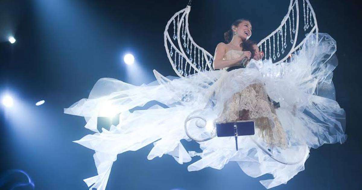 iFLYER: 浜崎あゆみ、2015-2016 カウントダウンライブの映像を早くも公開！