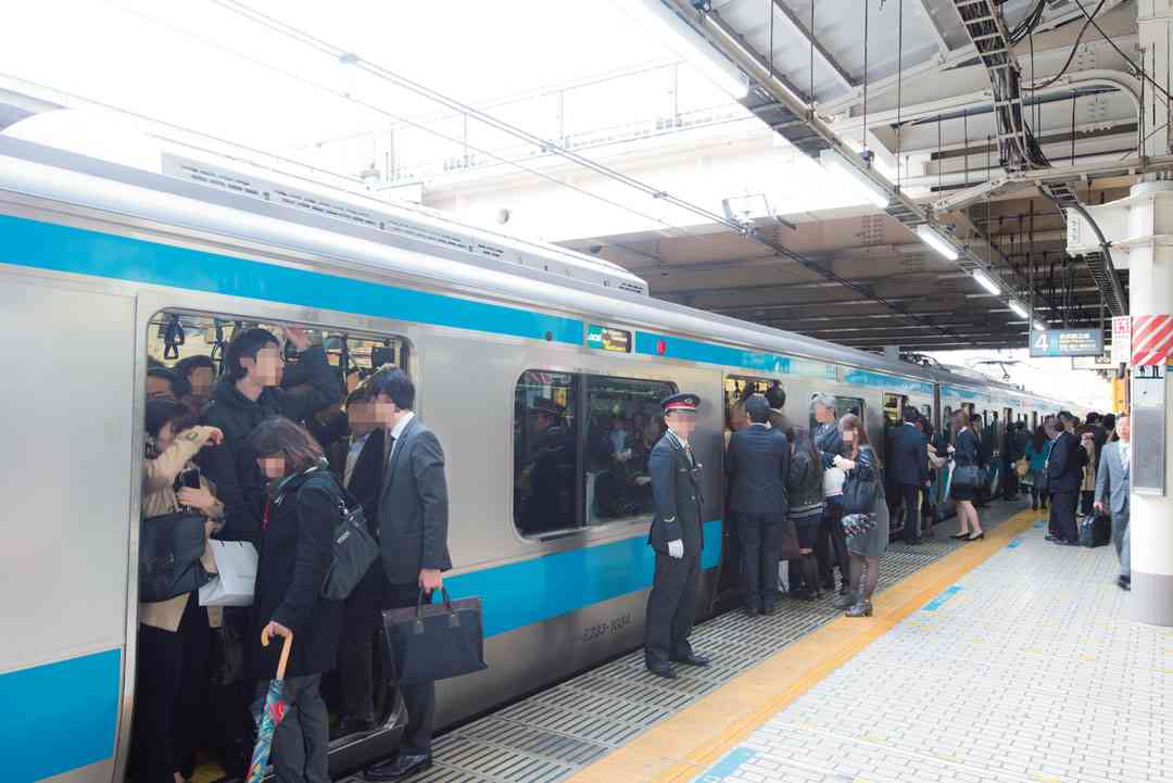 満員電車のストレスは「本物の戦場以上」。サラリーマンたちの通勤事情 | 日刊SPA!
