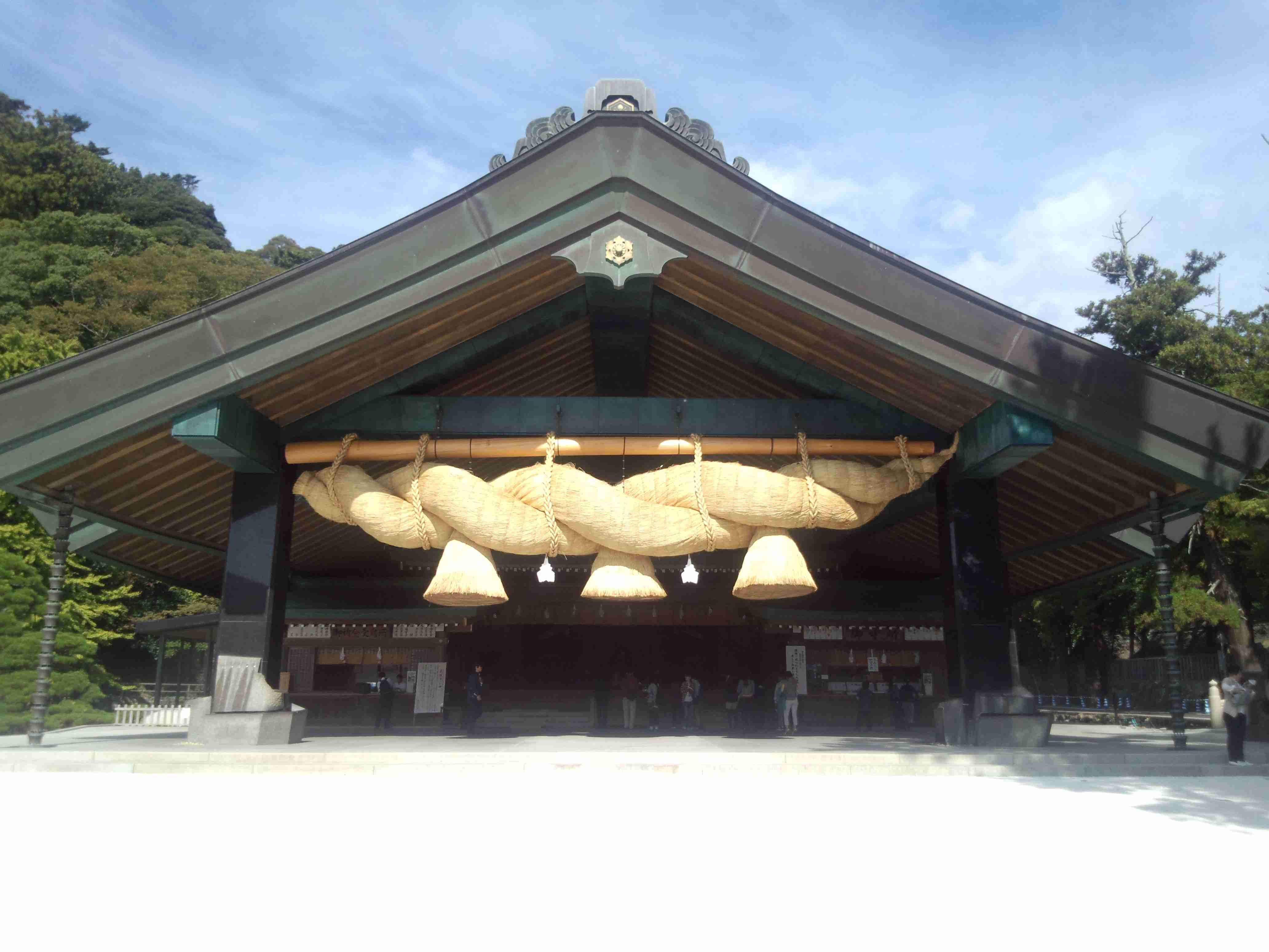 出雲大社に直撃！運気が下がる、神社で絶対にしちゃいけないこと「お賽銭を投げる」「おみくじを木に結ぶ」など