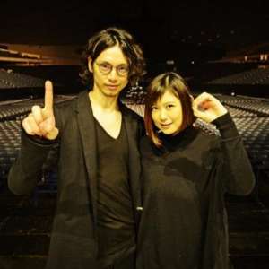 水嶋ヒロ「20周年は月で祝おう」デビュー10周年・絢香と夫婦ツーショット！