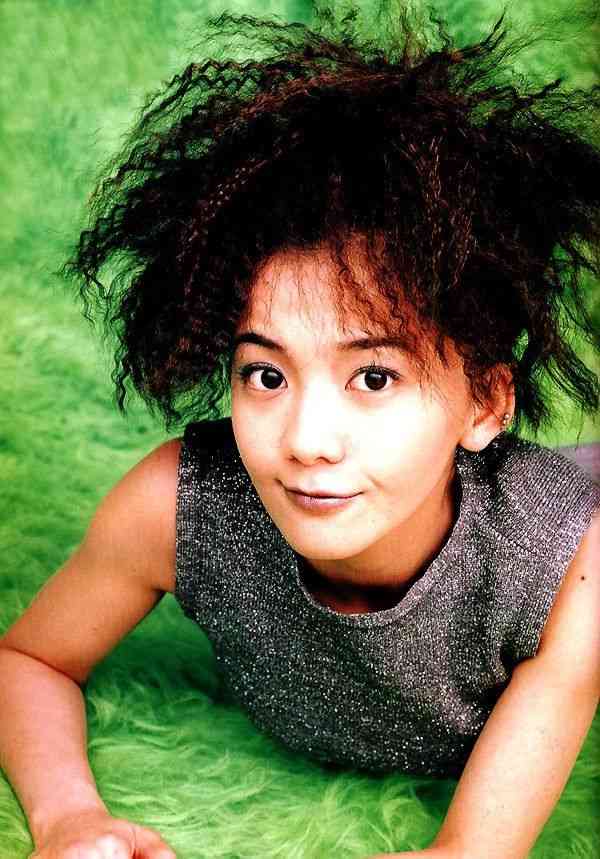 華原朋美、弟との幼少期写真に反響！「美少女」「姉妹みたい」