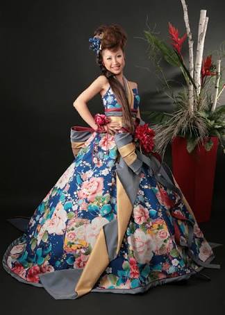 和洋折衷なドレスを貼るトピ