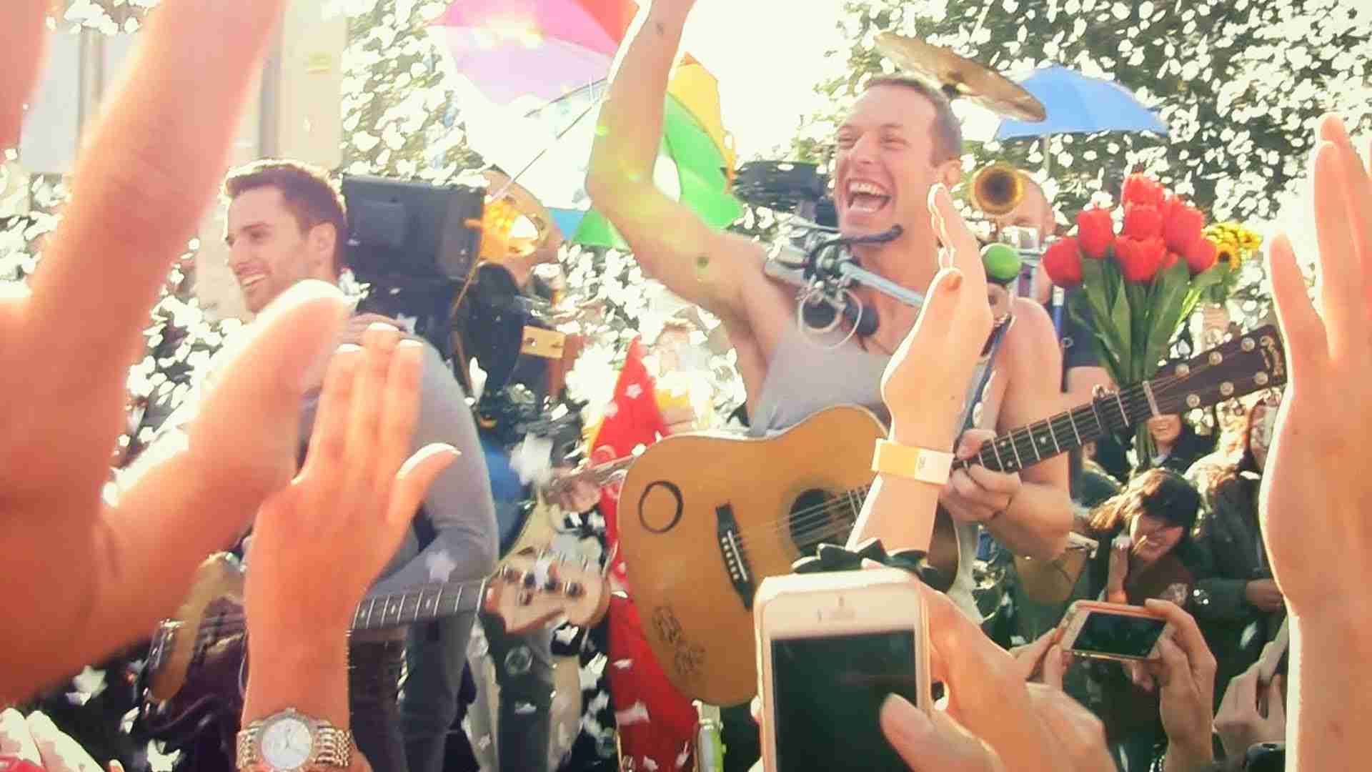 Coldplay - A Sky Full Of Stars (Official video) - YouTube