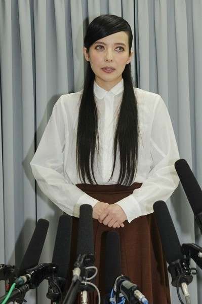 不倫疑惑のベッキー 世間からの総バッシングに心労ピーク （リアルライブ） - Yahoo!ニュース