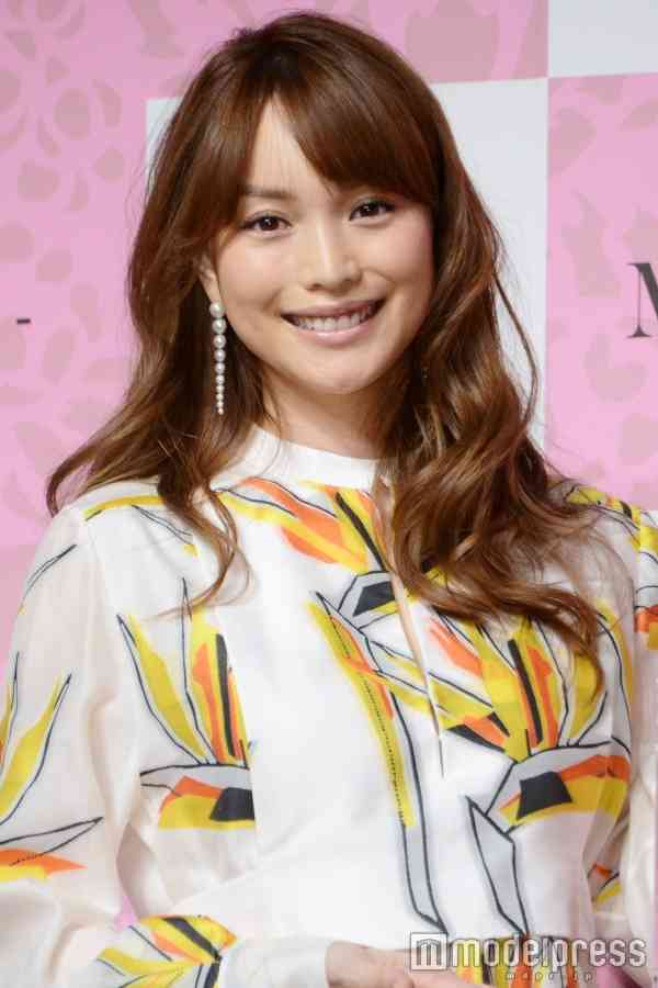 蛯原友里、出産後初の公の場　義母への感謝を語る